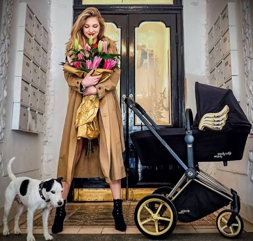 Miejski szyk, pozytywna energia i odrobina luksusu na spacerze z Cybex Priam Wings.